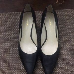 Black shoes bandolino Show signs of wear